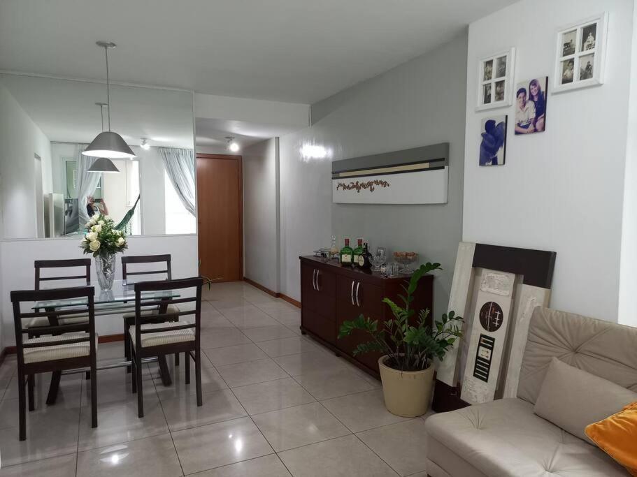 Em Casa. Vitória